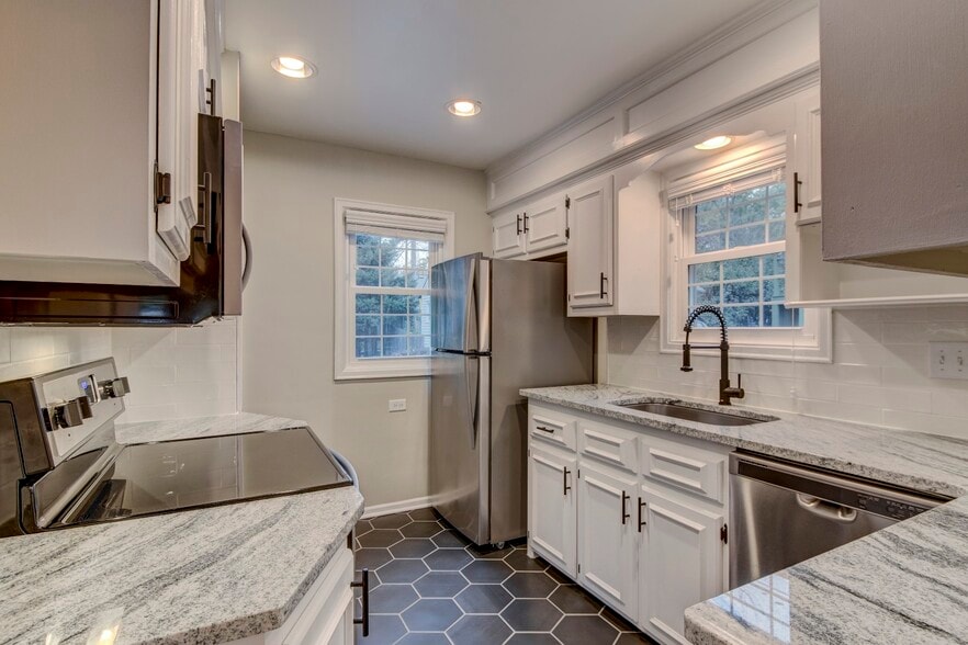 Building Photo - 5210 Rees St