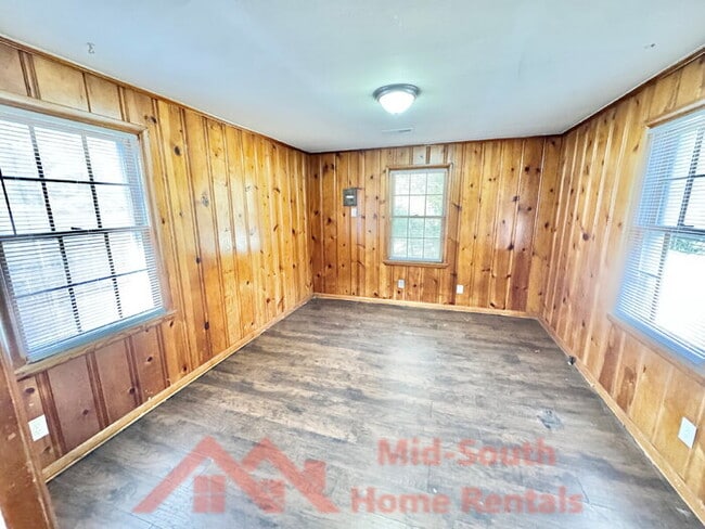 Building Photo - 2736 Dunn Ave