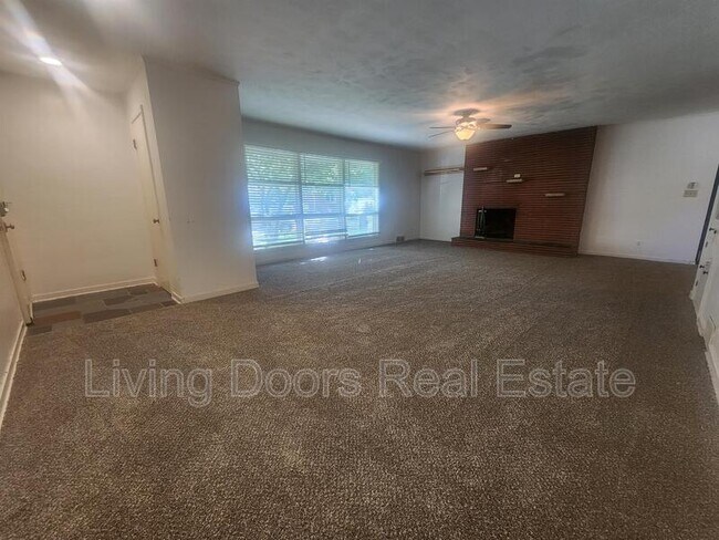 Building Photo - 3870 Steele Ave