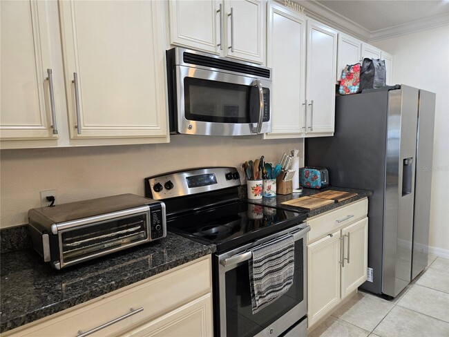 Building Photo - 2246 Waukegan Dr