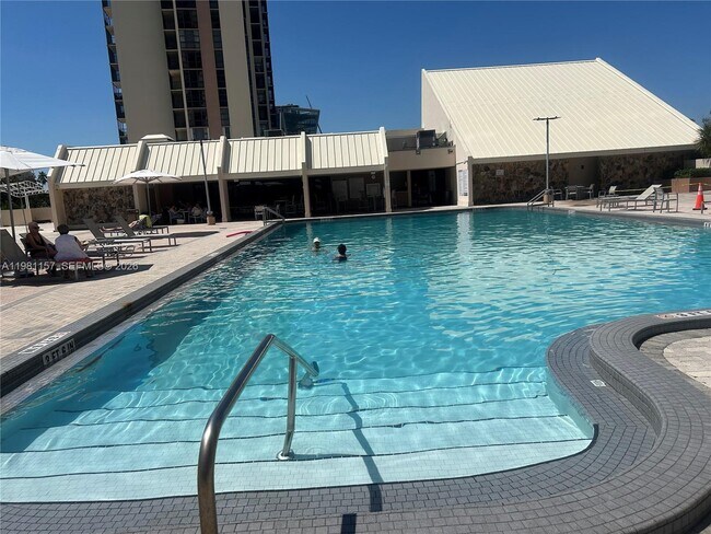 Building Photo - 20301 W Country Club Dr