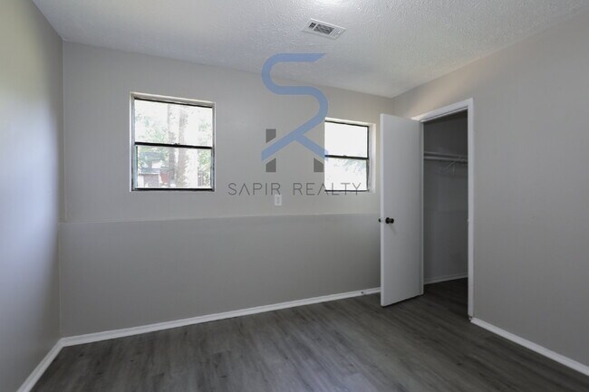 Building Photo - Move in before October 15th and get a $250...