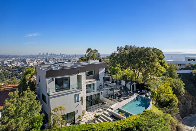 Building Photo - Prestigious Hollywood Hills Home for Rent