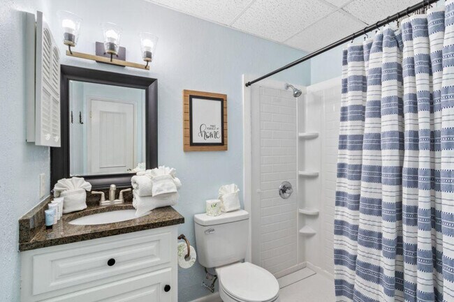 Building Photo - 400 Plantation Rd