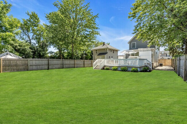 Building Photo - 1205 7th Ave