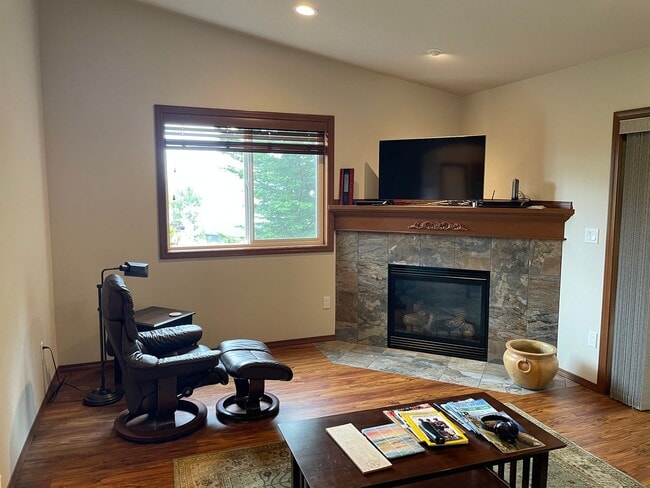 Building Photo - Lovely Single Level Holmes Harbor Home!