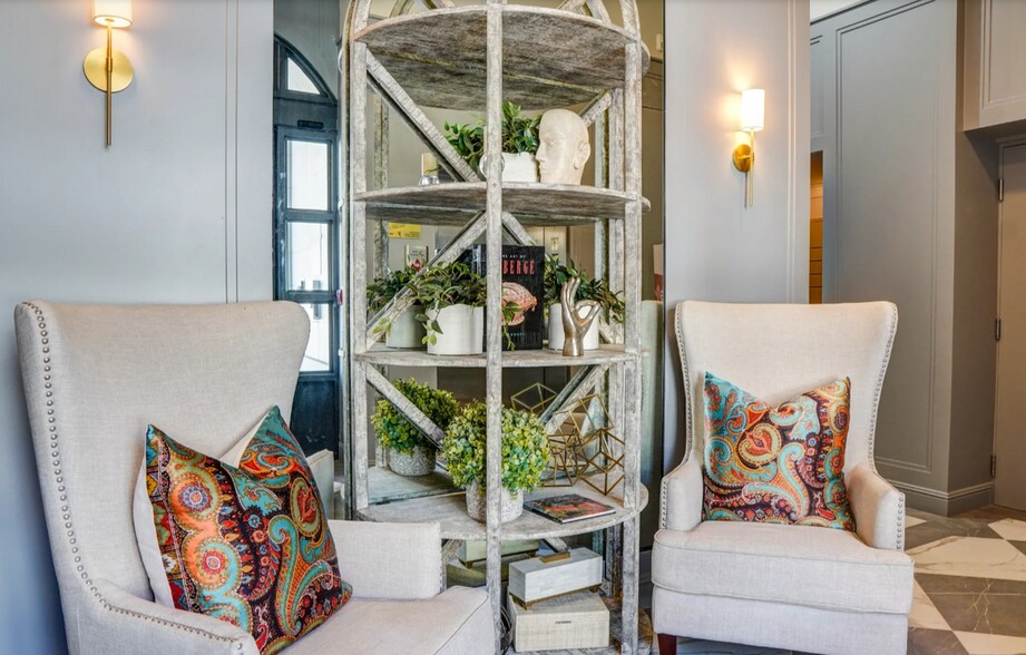 Building Photo - 5768 W 3rd St