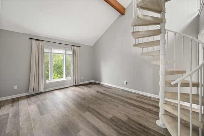Building Photo - TownHouse In Prospect !