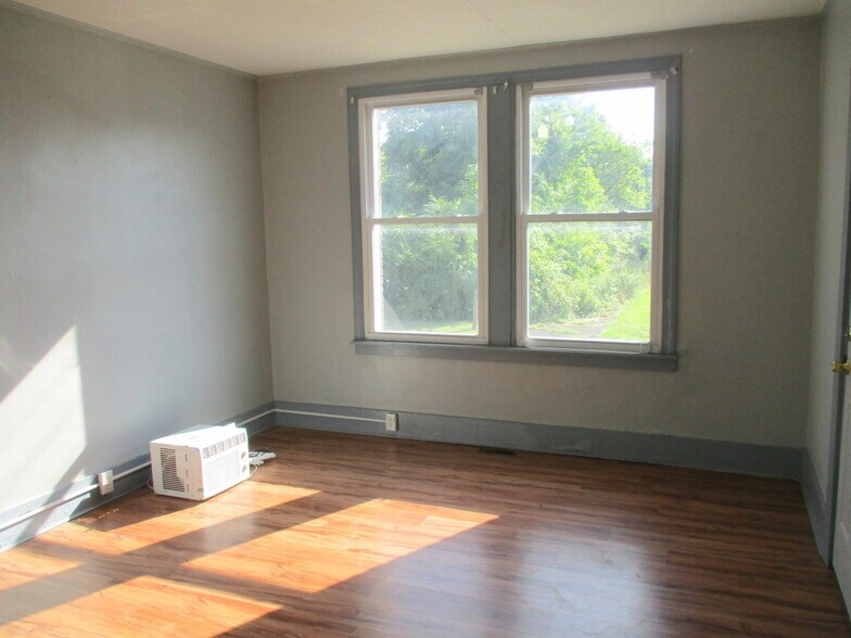 Building Photo - 324 Park Rd