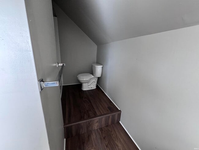 Building Photo - 2112 W 11th St