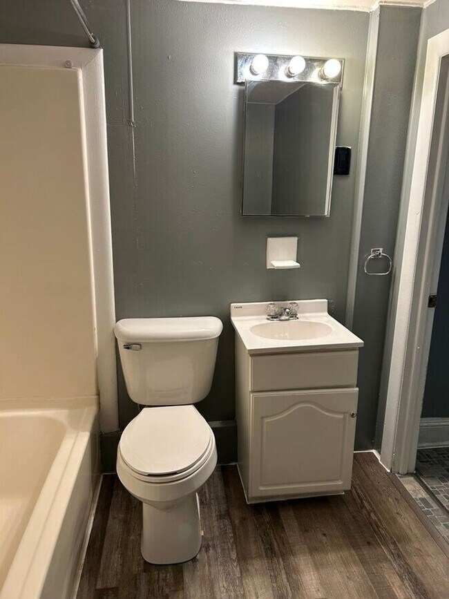 Building Photo - 25 N Washington St