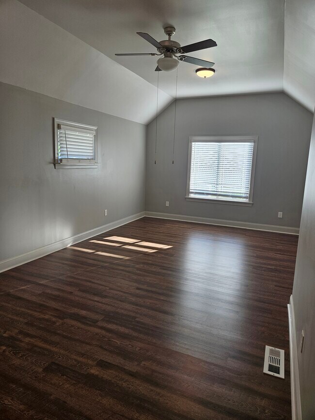 Main Bedroom - 328 Pratt St