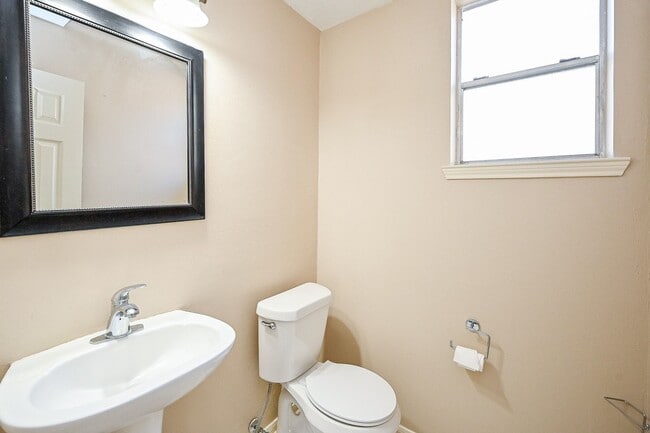 Building Photo - 4815 Knights Branch Dr