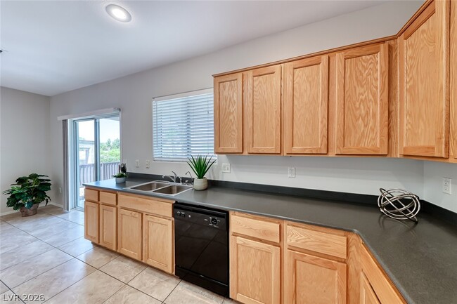 Building Photo - 2343 Schaeffer Hills Dr