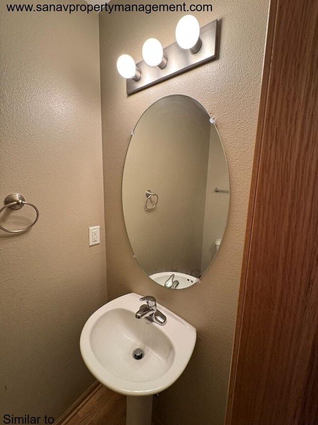 Building Photo - Prime West Des Moines Location with Waukee Schools – Near Everything You Need