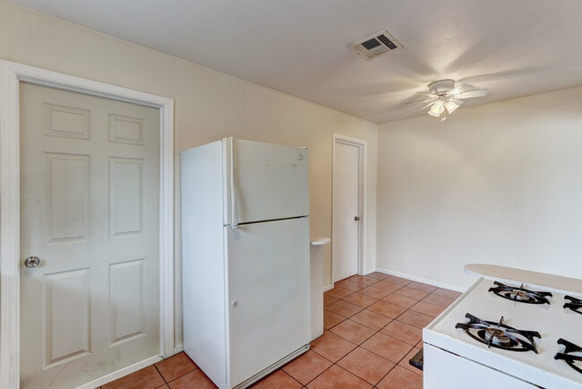 Building Photo - Welcome to the Bethany 2 Bedroom, a charmi...