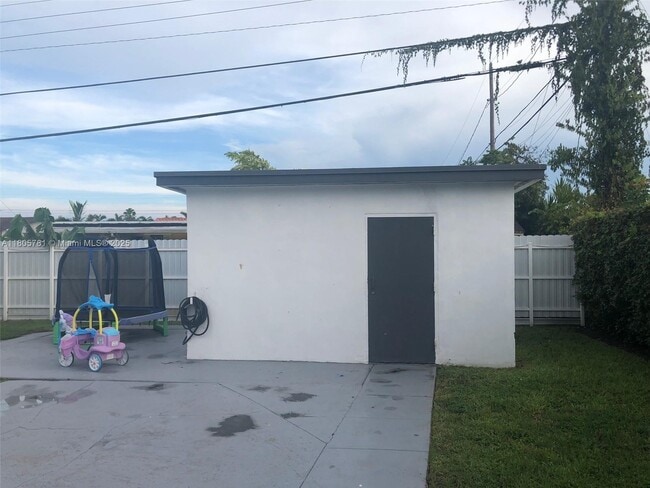 Building Photo - 8360 SW 46th St