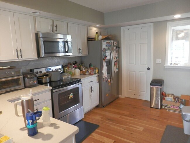 Building Photo - Spectacular 5 Bed 3 Bath With Amazing View...