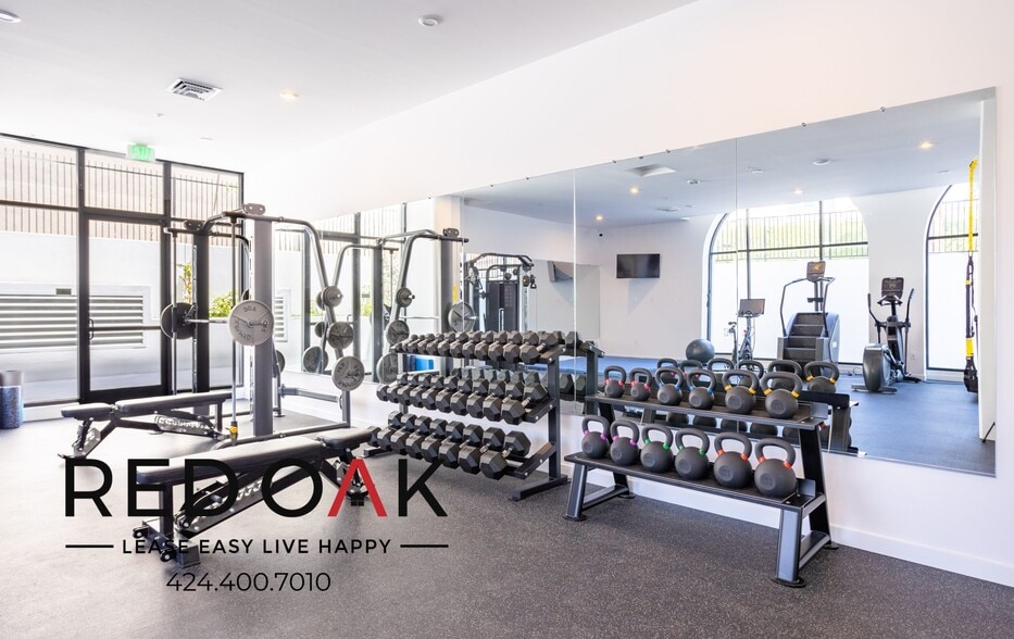 Building Photo - 1860 N Western Ave