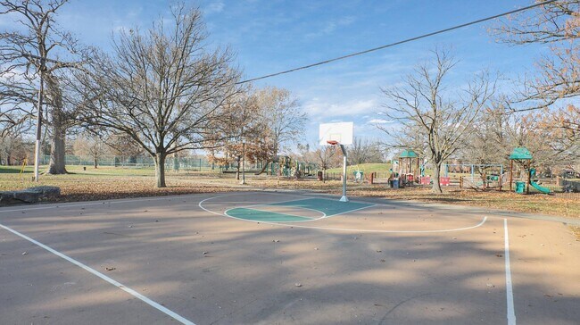 Building Photo - 174 Reinhard Ave