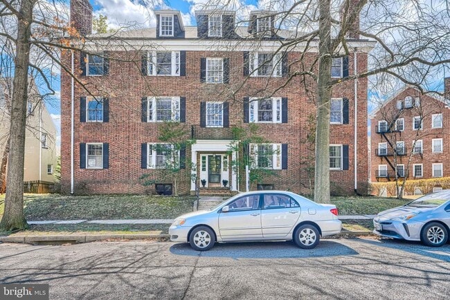 Building Photo - 607 Somerset Rd
