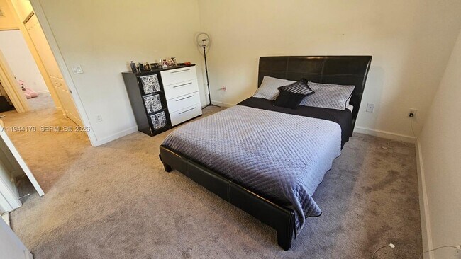 Building Photo - 1146 SE 26th Ter