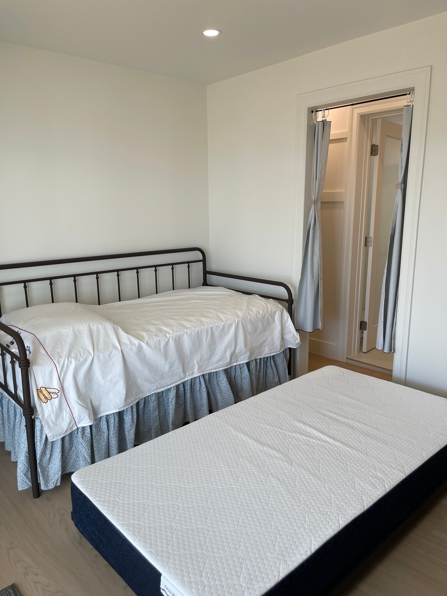 Building Photo - 633 Rocca Ave