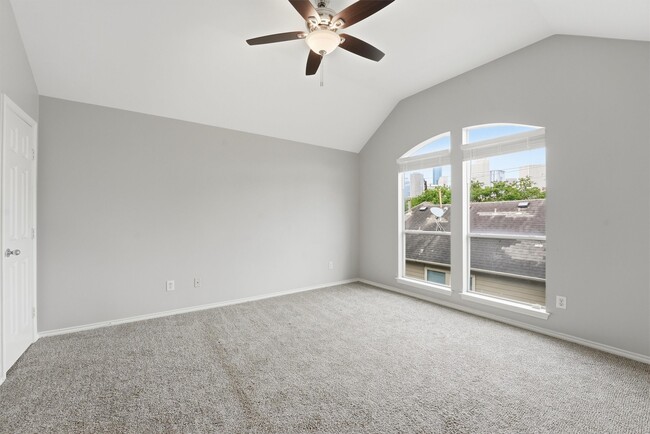 Building Photo - 1507 Sutton St