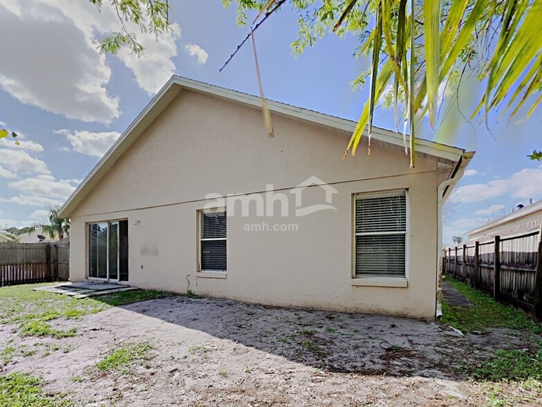 Building Photo - 503 Tree Shore Dr