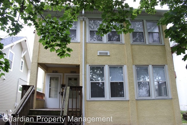 Building Photo - 1024-1026 15th Ave SE