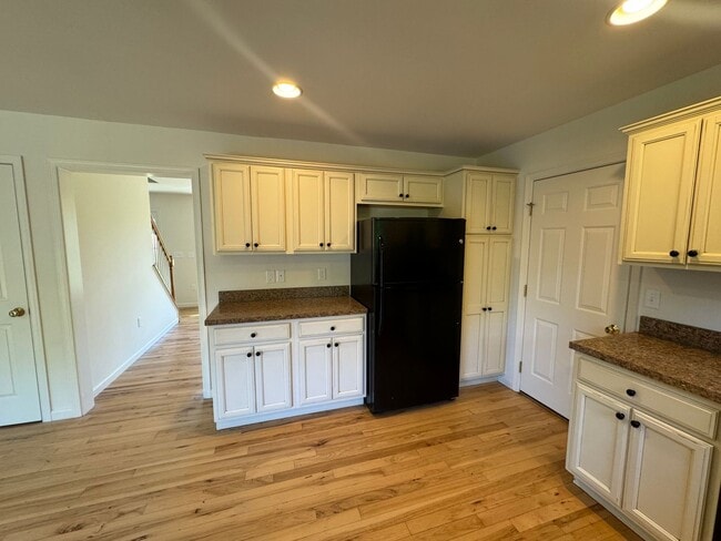 Building Photo - 4 Bed 3 Bath Updated Home In Lititz
