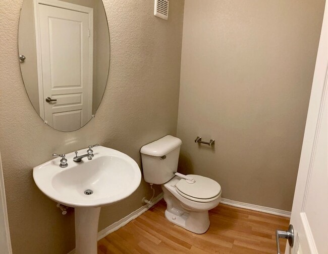Building Photo - MOVE IN BONUS !! STUNNING BEAUTIFUL 3BD/2.5BA W/ DEN AREA CONDO/TOWNHOME LOCATED IN SUMMERLIN