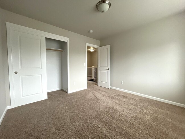 Building Photo - Well-Appointed 4BR/2.5BA Home with Spacious Living Areas & Modern Kitchen