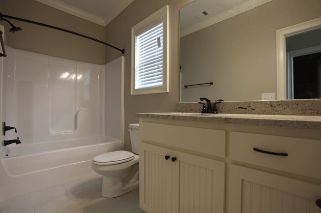 Building Photo - Townhome at Runningvine!
