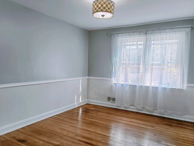 Building Photo - 1263 Walker Ave