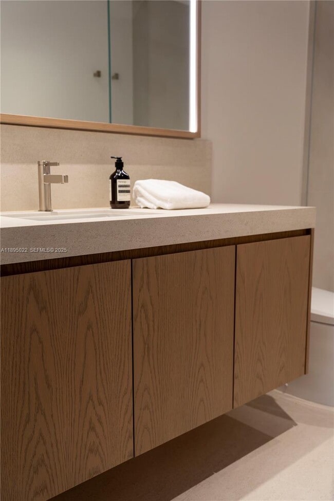 Building Photo - 5959 Collins Ave