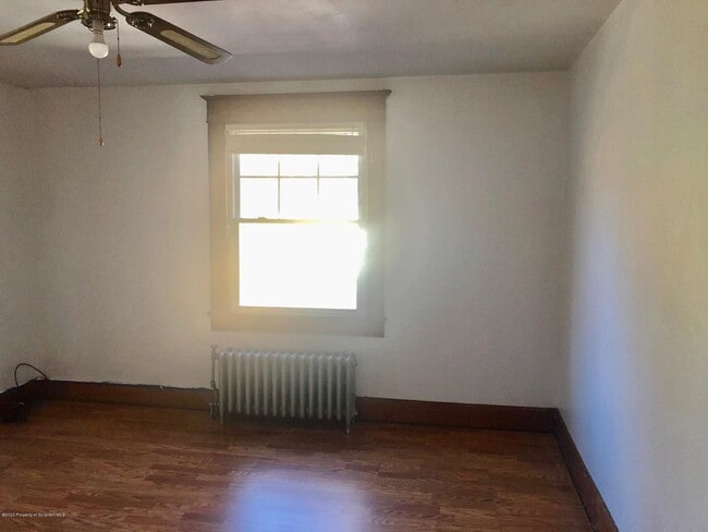 Building Photo - 504 School St