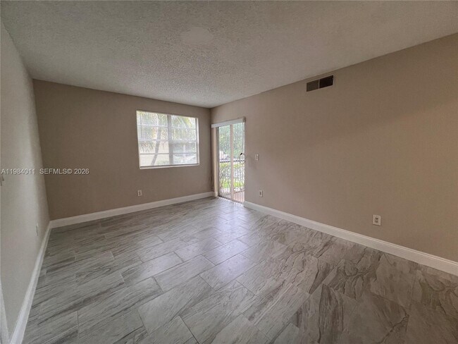 Building Photo - 1247 SW 46th Ave