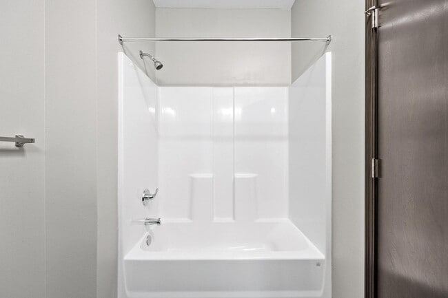 Building Photo - End Unit Townhome Just Blocks Away From Do...