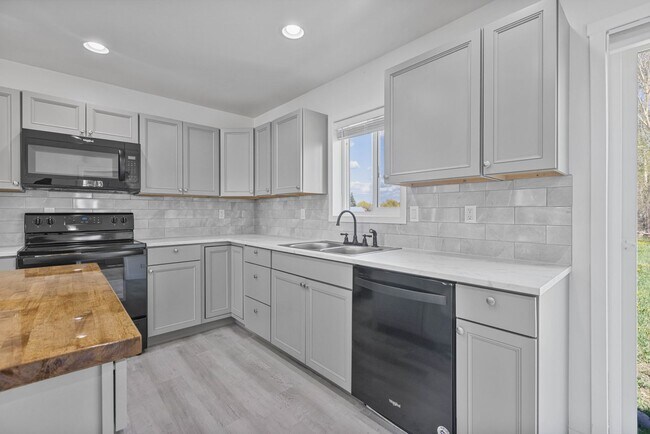 Building Photo - COUNTRY CHARMER 3 BED 2 BATH HOME IN CHESTER