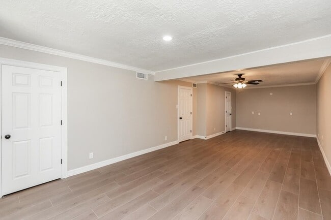 Building Photo - 185 El Pinto