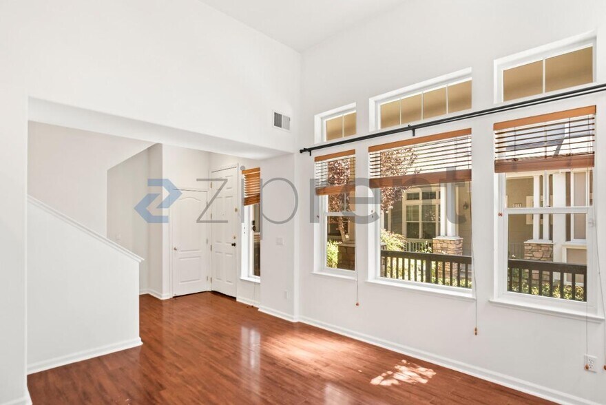 Building Photo - Unit