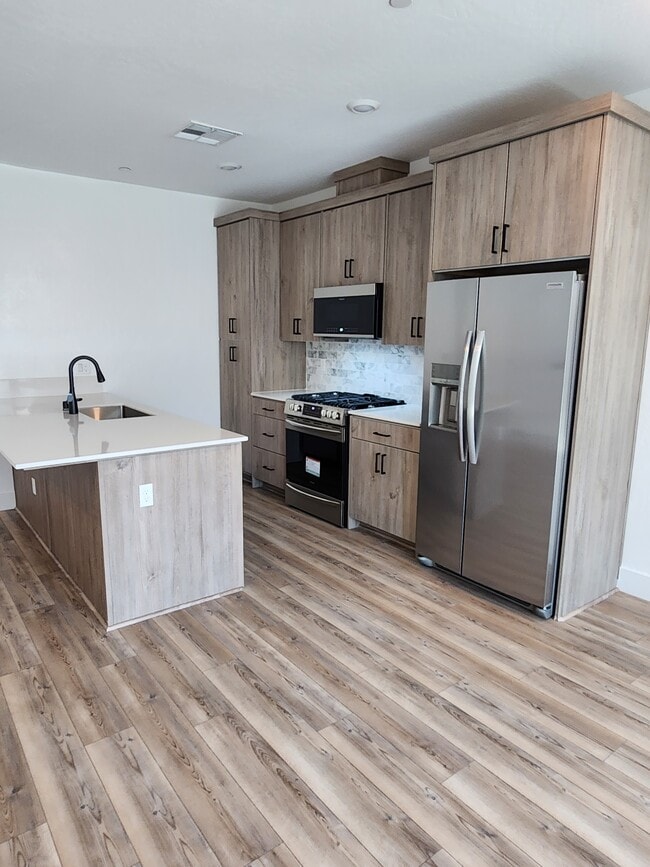 Building Photo - 10988 N Honeysuckle Dr