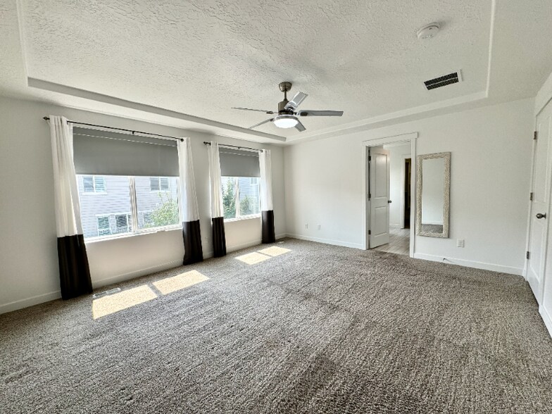 Building Photo - 3695 Desert Meadow Way