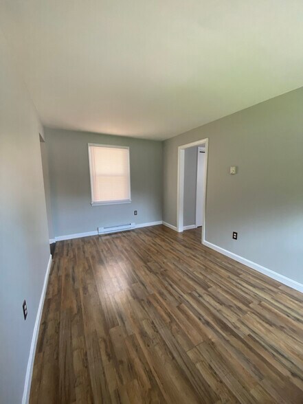Building Photo - 55 River Ln