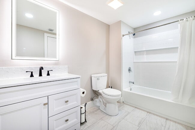Building Photo - Englewood Padsplit Co-living Affordable Ho...