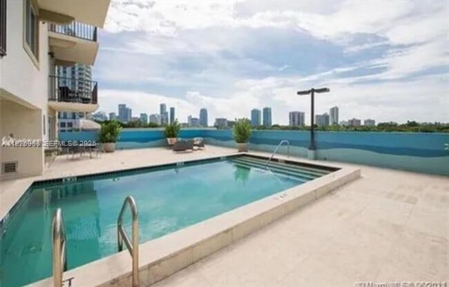 Building Photo - 2701 SW 3rd Ave