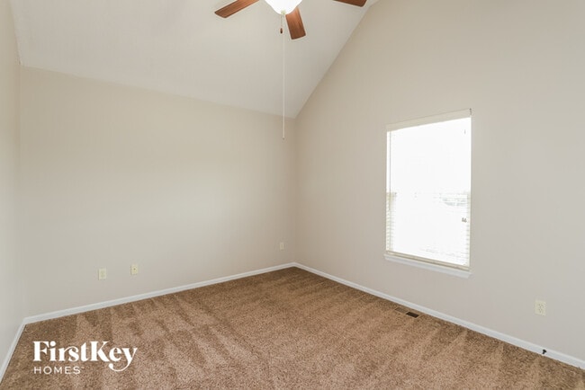 Building Photo - 8700 N Colrain Ct