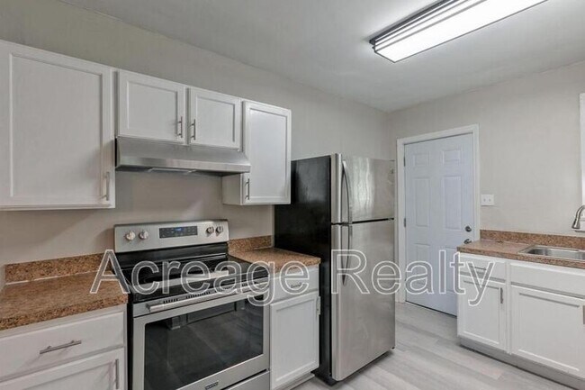 Building Photo - 2036 W 11th St