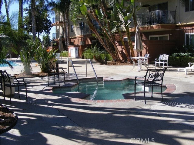 Building Photo - 400 N Acacia Ave